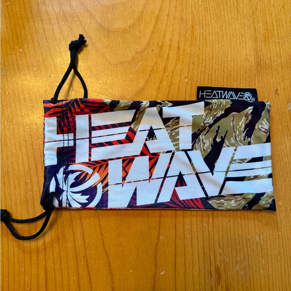 Heatwave Black Sunglasses with Protective Sleeve Brand New Without Tags - Picture 10 of 10